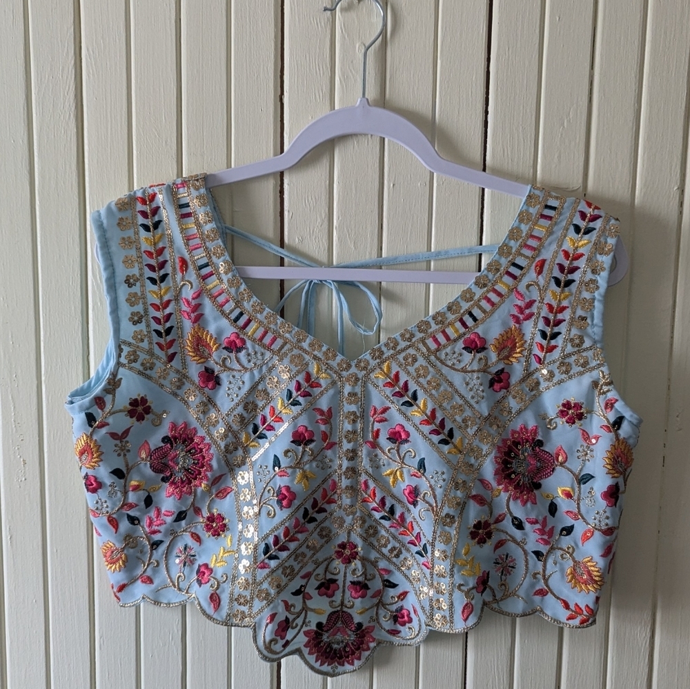 Embroidered Floral Cropped Tank Top Open Back Light Blue Size L